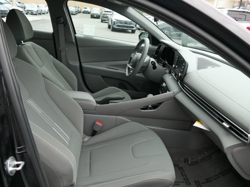 Used 2023 Hyundai Elantra SEL FWD image 25