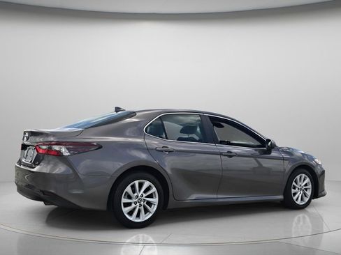 Used 2022 Toyota Camry LE FWD image 7