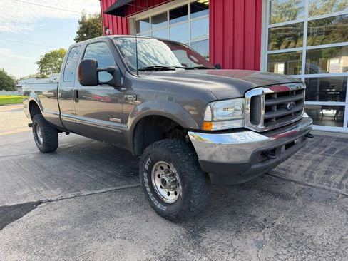 Used 2003 Ford F250 Lariat AWD/4WD image 2