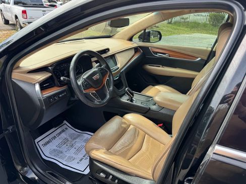 Used 2017 Cadillac XT5 Platinum AWD/4WD image 9