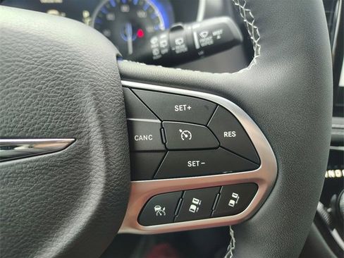 New 2026 Chrysler Pacifica Select image 18