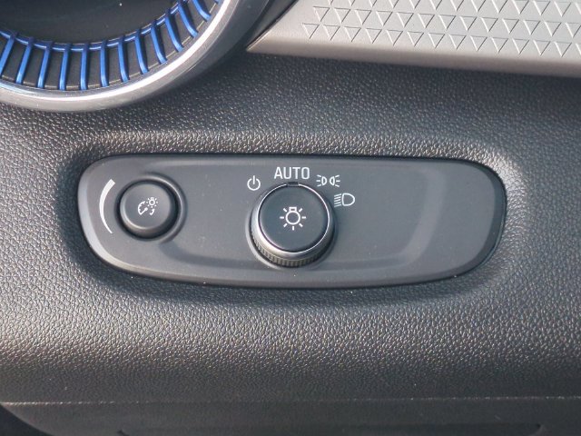 Used 2025 Chevrolet Trax LT FWD image 23