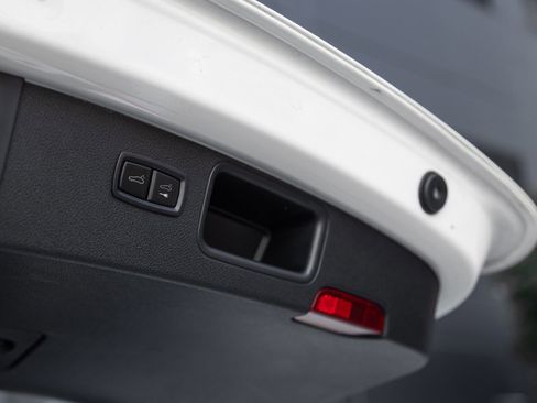 Certified 2023 Porsche Macan S AWD/4WD image 30