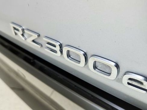 Used 2025 Lexus RZ 300e w/ Cold Area Package image 17
