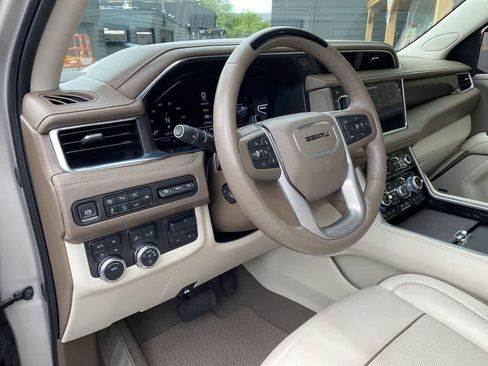 Used 2024 GMC Yukon XL Denali w/ Advanced Technology Package AWD/4WD image 2
