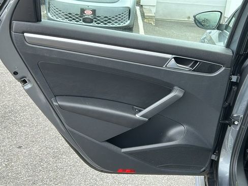 Used 2018 Volkswagen Passat 2.0T R-Line FWD image 21