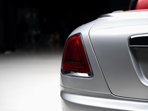 Used 2017 Rolls-Royce Dawn RWD image 31