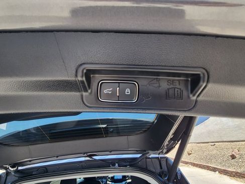 Used 2022 Ford Explorer XLT w/ Equipment Group 202A image 17