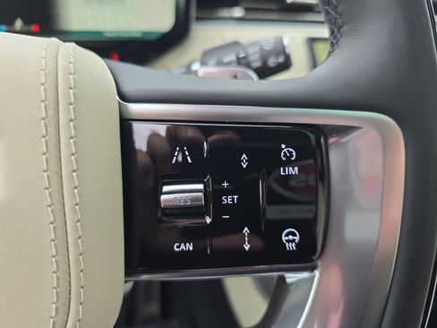 New 2026 Land Rover Range Rover SE image 18