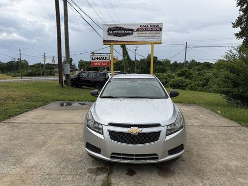 Used 2011 Chevrolet Cruze LS FWD image 3