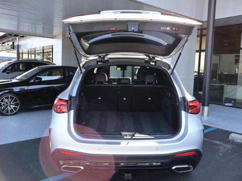 Used 2024 Mercedes-Benz GLC 300 4MATIC image 23