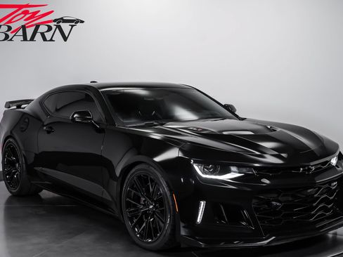 Used 2018 Chevrolet Camaro ZL1 RWD image 7