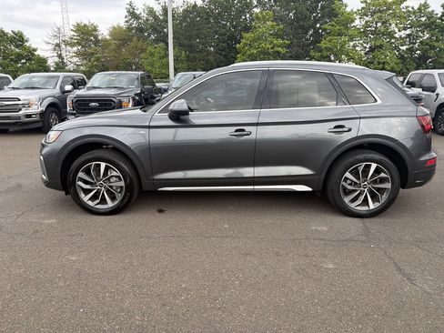 Used 2023 Audi Q5 2.0T Premium w/ Convenience Package AWD/4WD image 2