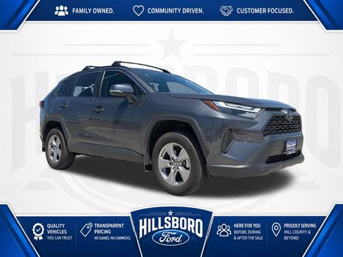 Used 2025 Toyota RAV4 XLE AWD/4WD image 3