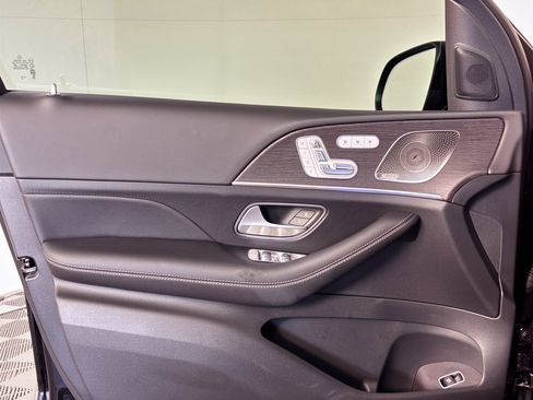 Used 2025 Mercedes-Benz GLS 580 4MATIC image 14
