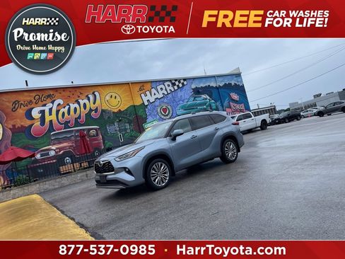 Used 2023 Toyota Highlander Platinum AWD/4WD image 1