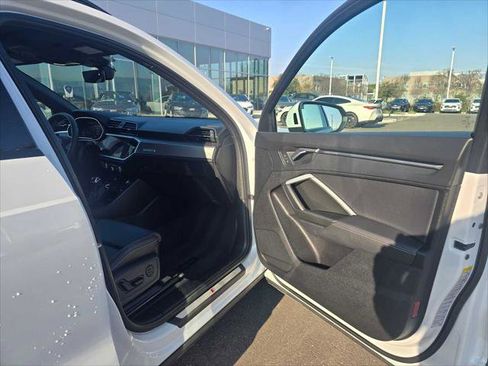 Certified 2025 Audi Q3 2.0T Premium image 12