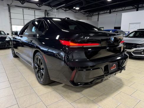 Used 2023 BMW i7 xDrive60 w/ Executive Package 2 AWD/4WD image 4