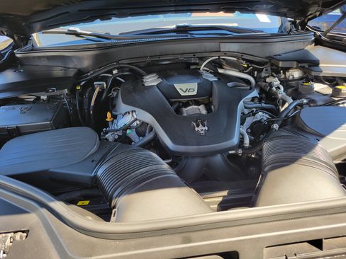 Used 2018 Maserati Levante image 25