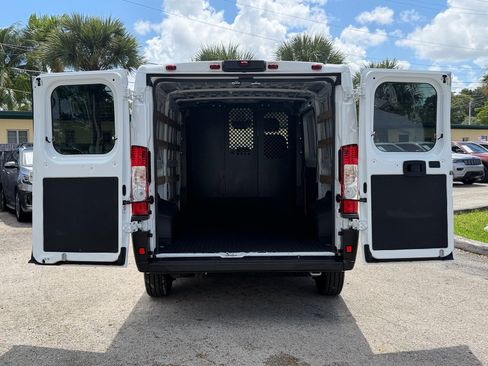 Used 2025 RAM ProMaster 2500 w/ U-Haul Equipment Group FWD image 15