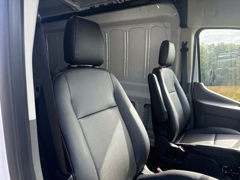 New 2025 Ford Transit 250 148 Medium Roof image 28