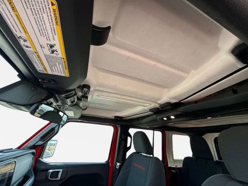 Used 2024 Jeep Wrangler Unlimited Rubicon image 32