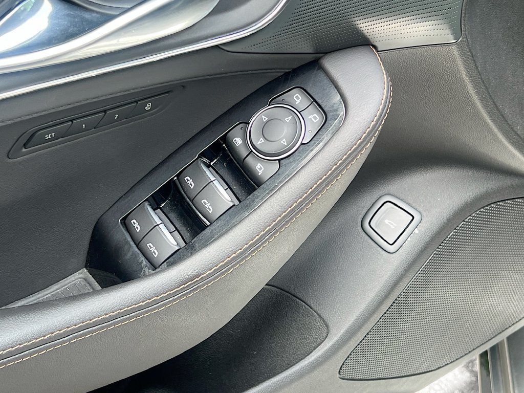 Used 2025 Cadillac CT5 V w/ Technology Package RWD image 18