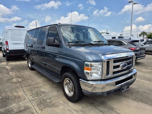 Used 2012 Ford E-150 and Econoline 150 Wagon w/ XLT Premium Pkg RWD image 2