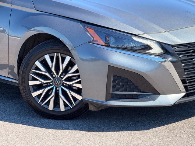 Used 2025 Nissan Altima 2.5 SV FWD image 2