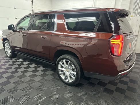 Used 2023 Chevrolet Suburban High Country AWD/4WD image 6