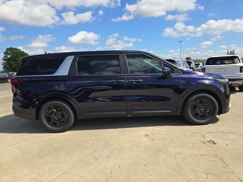 New 2026 Kia Carnival FWD image 9