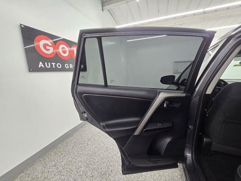 Used 2018 Toyota RAV4 XLE AWD/4WD image 28
