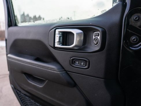 Used 2019 Jeep Wrangler Unlimited Sahara w/ Uconnect 4C Nav & Sound Group image 12