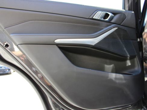 Used 2022 BMW X7 xDrive40i w/ Premium Package image 14