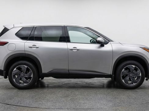 Used 2025 Nissan Rogue SV image 11