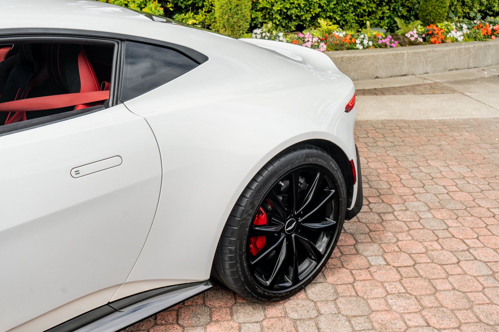 Used 2020 Aston Martin V8 Vantage Coupe RWD image 38