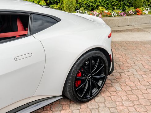 Used 2020 Aston Martin V8 Vantage Coupe RWD image 38