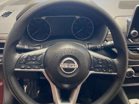 Used 2025 Nissan Altima 2.5 SV FWD image 9