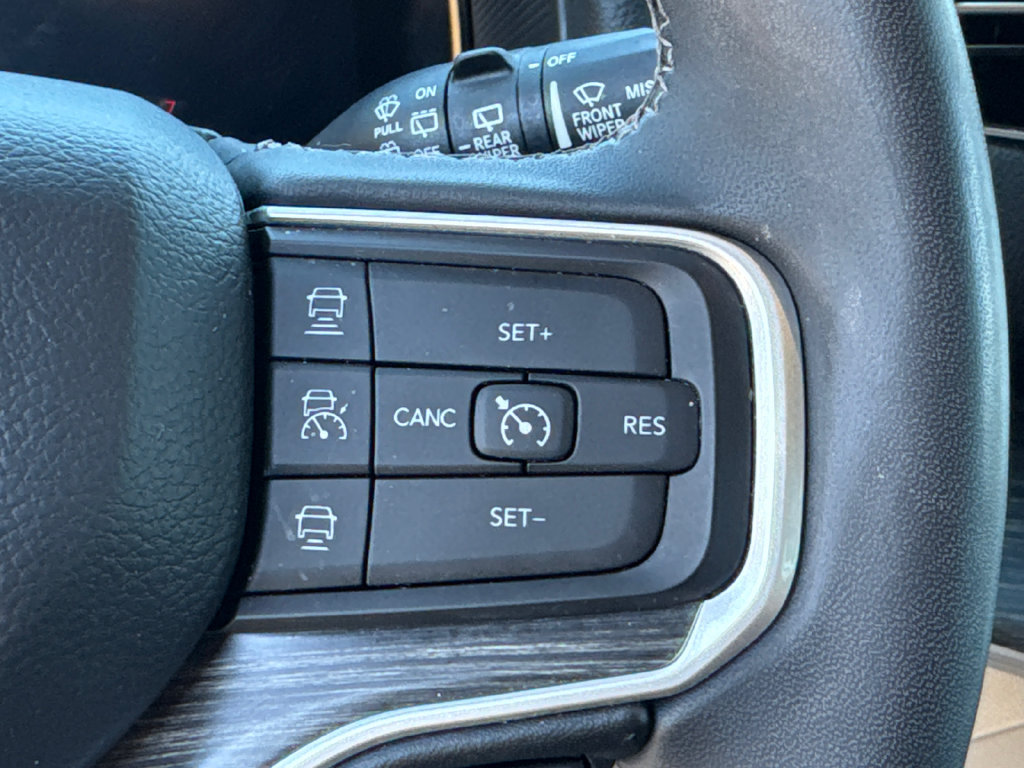 Used 2023 Jeep Wagoneer L Series II AWD/4WD image 21