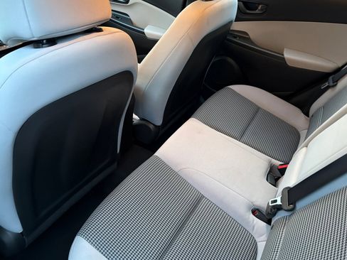 Used 2022 Hyundai Kona SE image 16