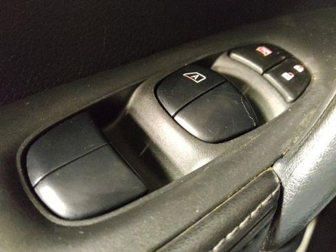 Used 2021 Nissan Rogue Sport S image 27