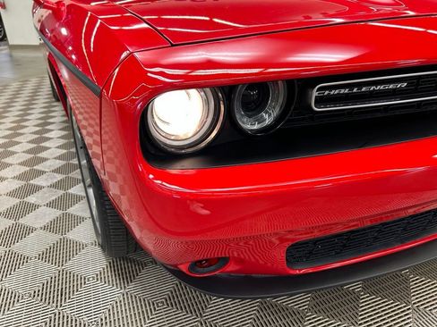 Used 2019 Dodge Challenger SXT RWD image 3