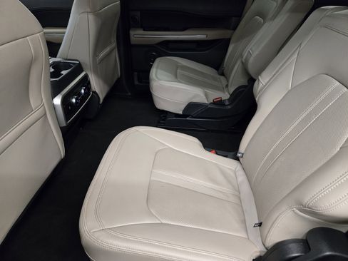 Certified 2024 Ford Expedition Limited image 30
