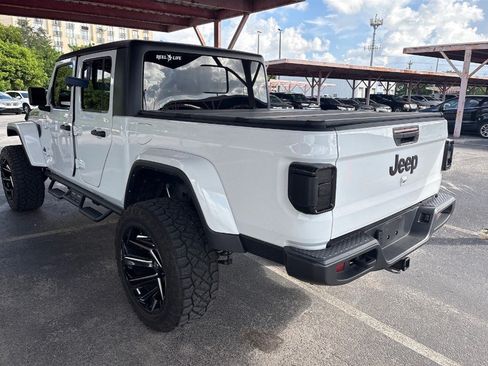 Used 2022 Jeep Gladiator Sport AWD/4WD image 4