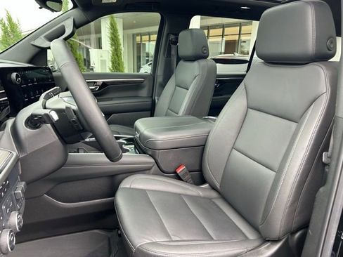 Used 2025 Chevrolet Suburban Z71 w/ Z71 Off-Road Package AWD/4WD image 22