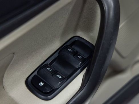 Used 2018 Ford Fiesta SE image 12