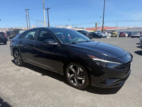 Used 2023 Hyundai Elantra SEL w/ Convenience Package FWD image 3