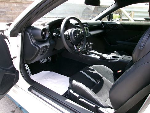 Used 2025 Toyota GR86 Premium w/ Performance Package RWD image 12