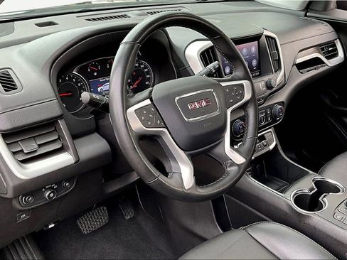 Used 2024 GMC Terrain SLT image 12