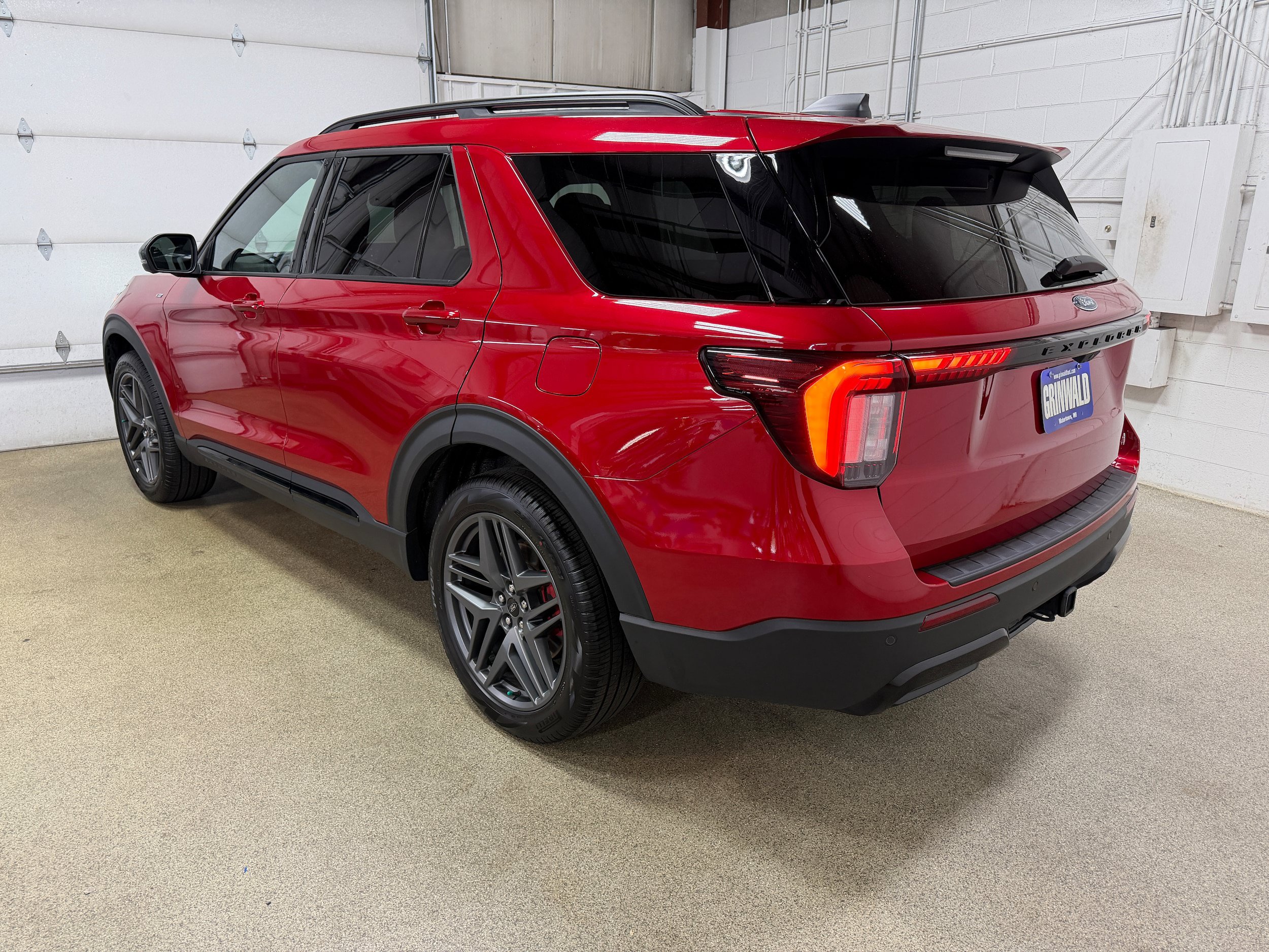 Used 2026 Ford Explorer ST-Line w/ ST-Line Street Pack AWD/4WD image 9